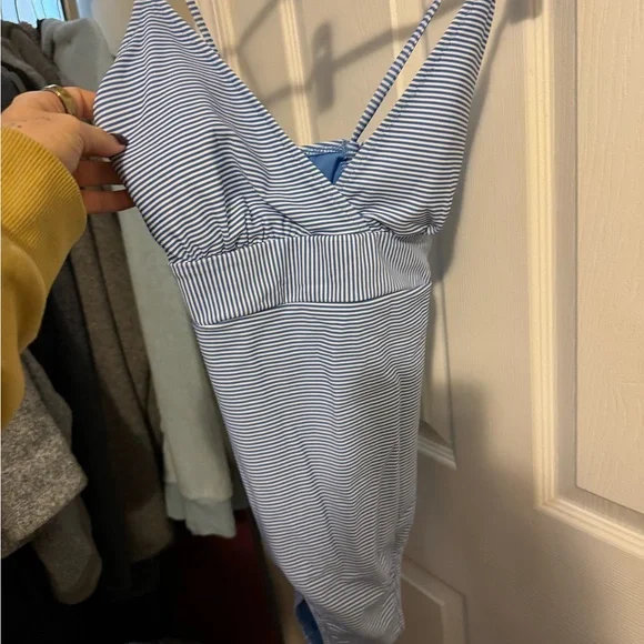 NWT Vineyard Vines Light Blue One-Piece Swimsuit in Cornflower - Picture 3 of 6